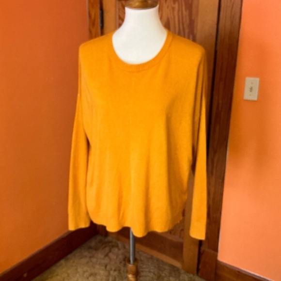 Express NWT oversized soft beachy sweater - Picture 6 of 9